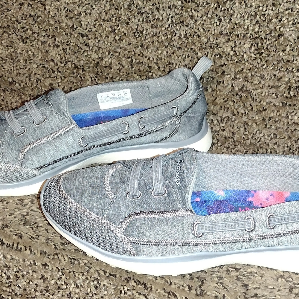 Skechers